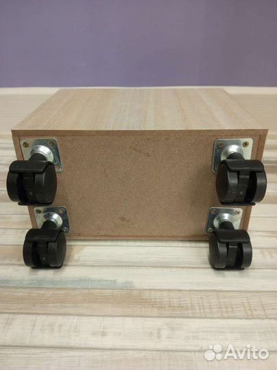 Ящик на колесиках