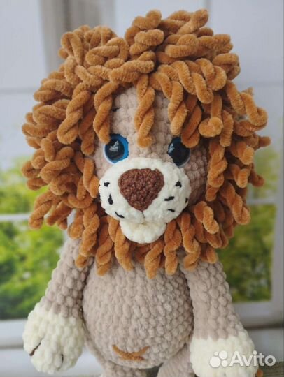 Вязаная игрушка львëнок