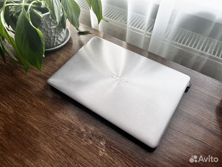 Ноутбук asus