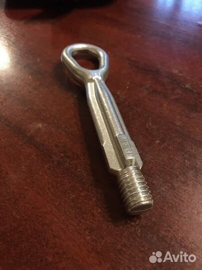 Буксировочная проушина