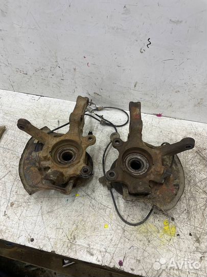 Передний поворотный кулак Nissan Almera Classic