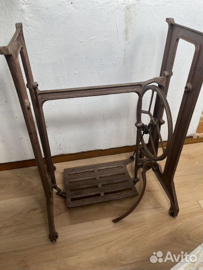 Станина от швейной машины компании пмз