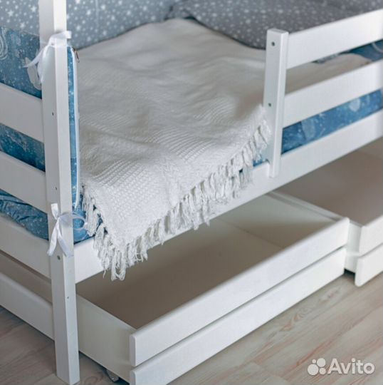 Детская кровать с домиком