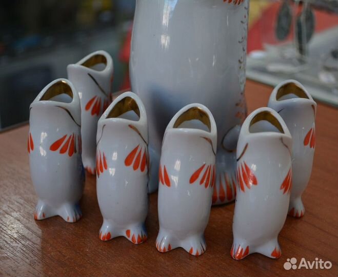 Фарфоровый сервиз- карп+6 рыбок (золотая пробка )