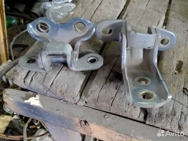 Петля двери правая Toyota IQ