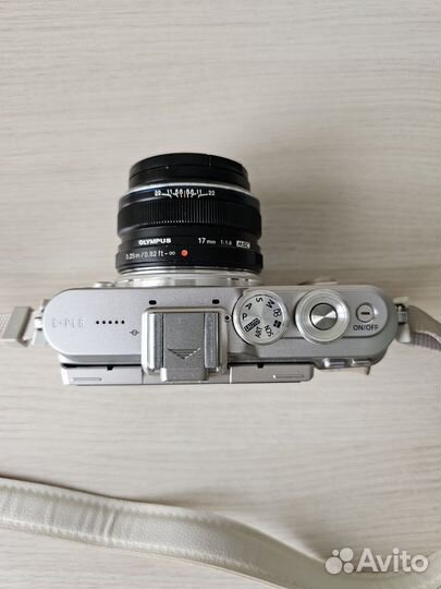 Olympus pen E-pl 8 + 2 объектива, полный комплект