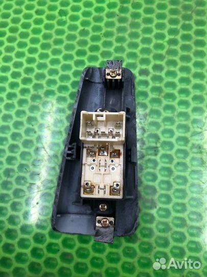 Кнопка стеклоподъемника задняя левая Kia Cerato