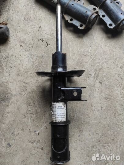 Амортизатор передний левый Mercedes (W117) 2013