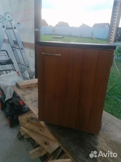 Холодильник бу маленький безкомпрессорный, бесшумн