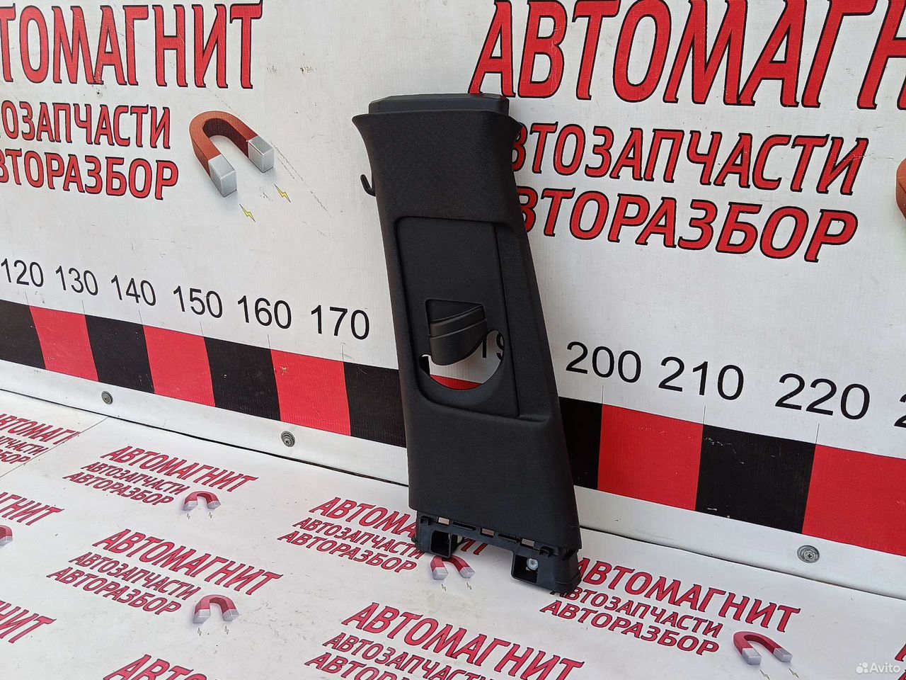 Обшивка центральной стойки левая Джили Кулрей SX11