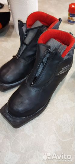 Лыжные ботинки