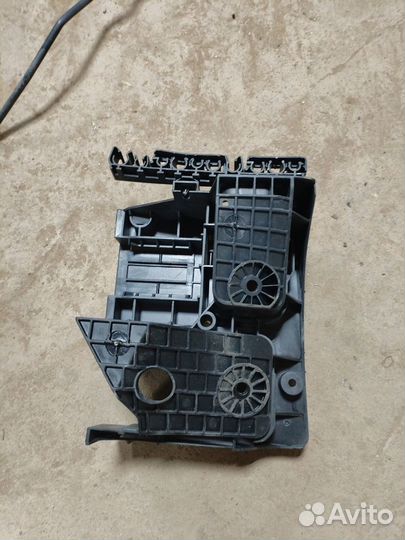 Кронштейн блока предохранителей