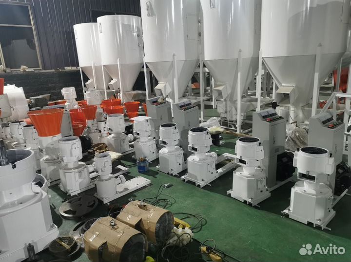 Промышленный мини-пресс-гранулятор в наличии