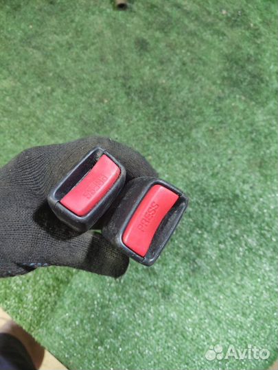 Защелка ремня безопасности задняя Mitsubishi