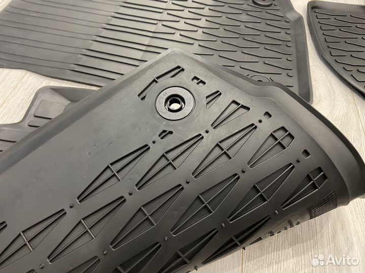 Оригинальные резиновые ковры Skoda Rapid