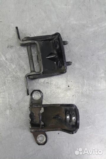 Петли двери задней правой Nissan Pathfinder R51M