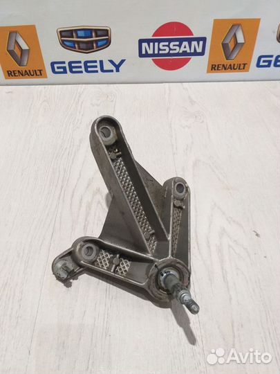 Кронштейн опора крепления кпп коробки передач Niss