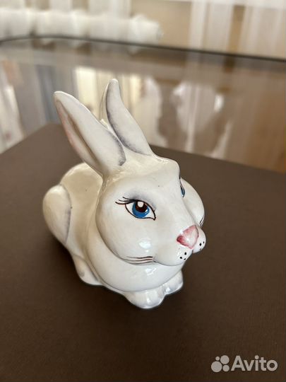 Керамические статуэтка. Заяц новогодний декор