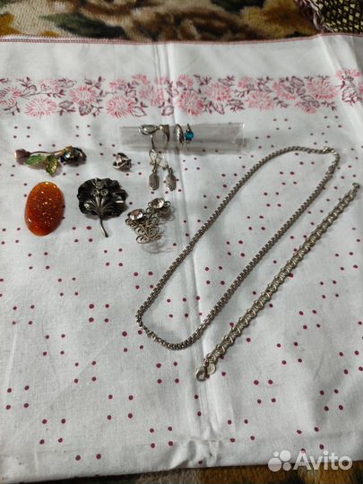 Ретро броши