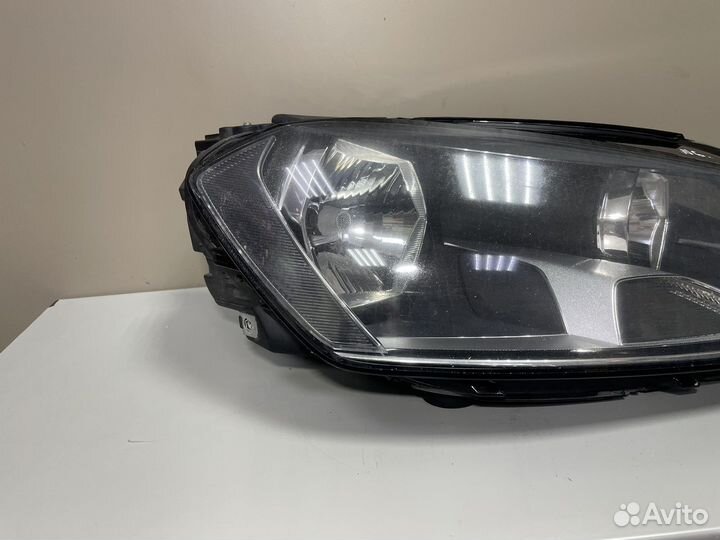 Фара правая Фольксваген Гольф 7