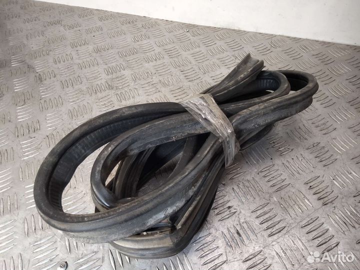 Уплотнитель багажника Suzuki SX4 седан