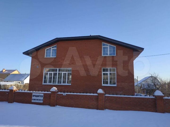 Коттедж 325 м² на участке 12 сот.