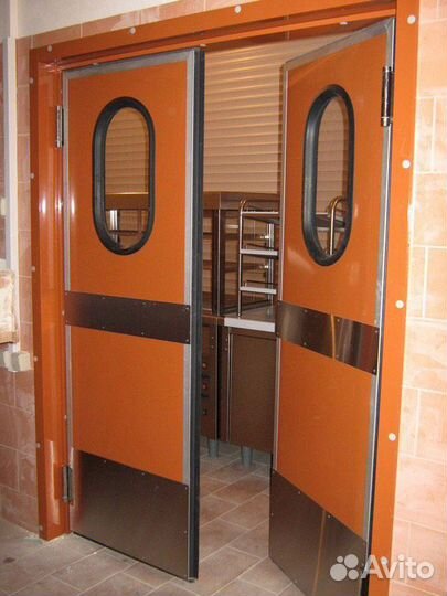 Маятниковая дверь