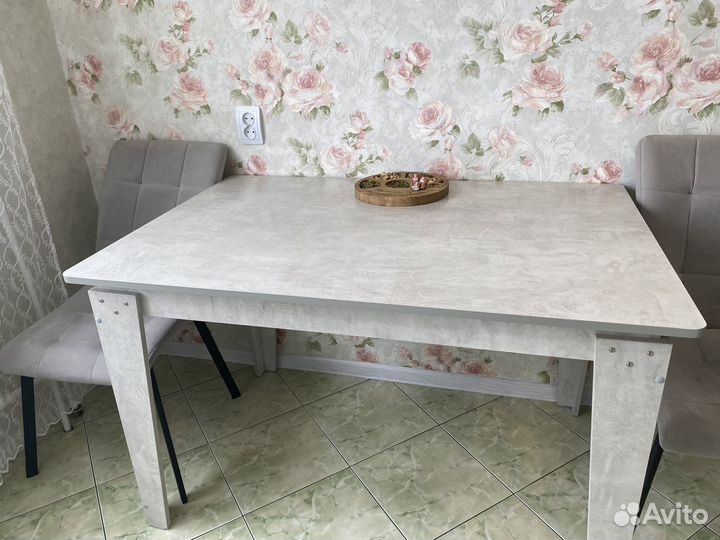 Кухонный стол