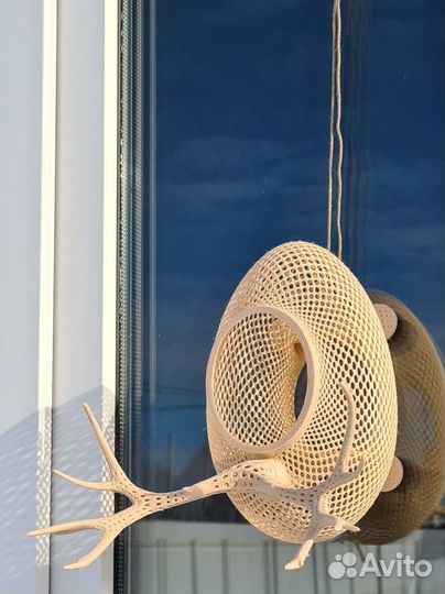 Кормушка для птиц на окно