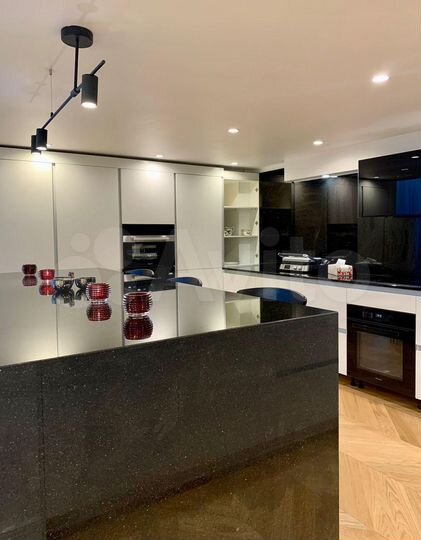 6-к. квартира, 303,8 м², 2/6 эт.