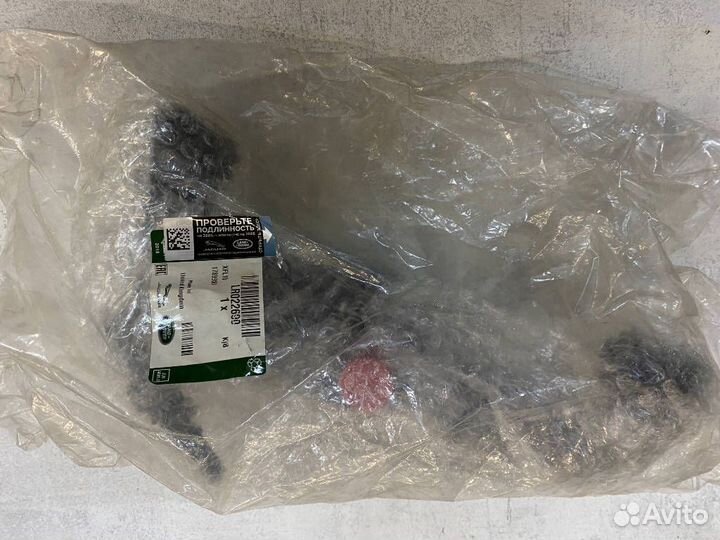 Тройник системы охлаждения верх 4.4TDV8 LR022690