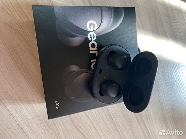 Беспроводные наушники samsung gear iconx