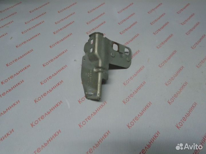 Nissan 62292-BV000 Кронштейн правый