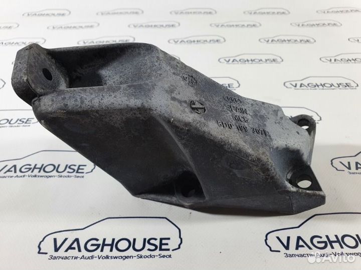 Кронштейн двигателя левый Volkswagen Passat B5+