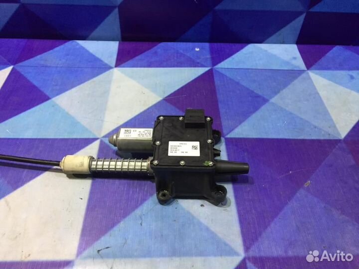 Моторчик стояночного тормоза Пежо 3008 1