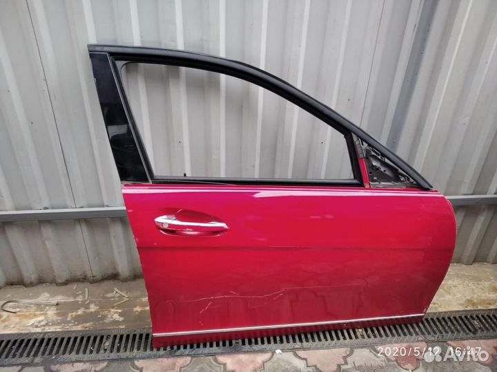 Дверь передняя правая w204 C-class 272