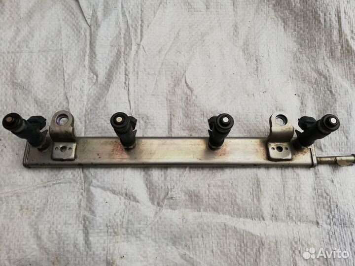 Рампа топливные форсунки Mitsubishi Galant 9