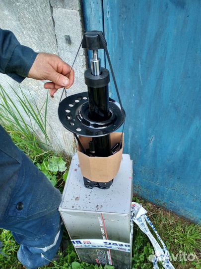 Стойка левая