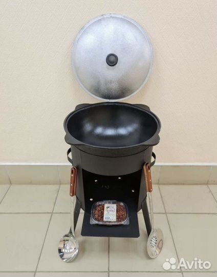 Казaн чугунный с пeчкой 10 литров