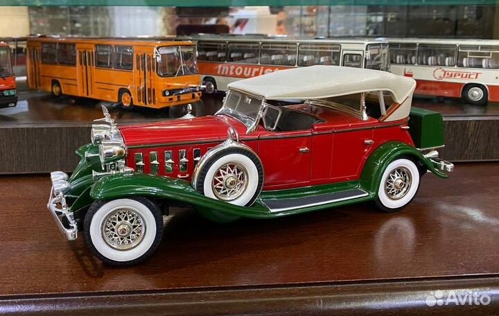 1/18 Cadillac 1932 Sport Phaeton (Anson)