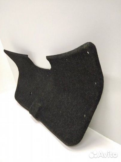 Обшивка крышки багажника задняя Skoda Rapid 1