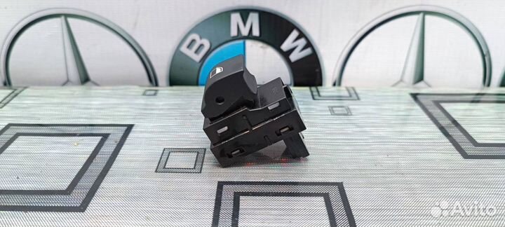 Кнопка правого стеклоподъемника BMW F01