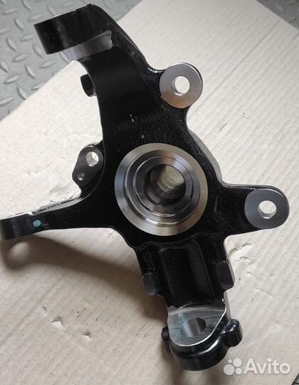 Кулак поворотный передний правый TrailBlazer 2.8D