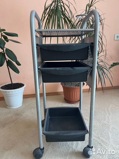 Тележка парикмахерская