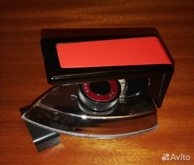 Коллекционные вещи (телефон, утюг)