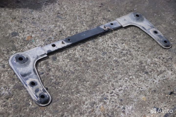 Балка поперечная на Рено Меган 2