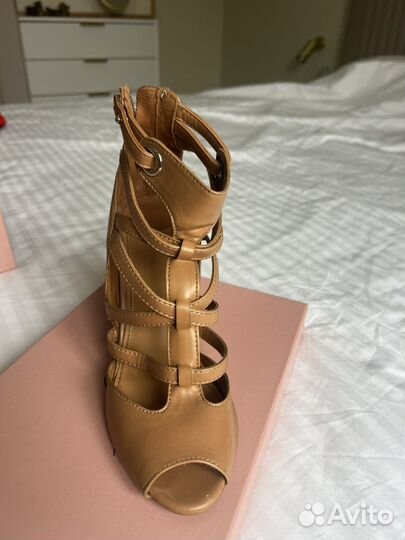 Босоножки женские на 35-36 размер, иск. Кожа