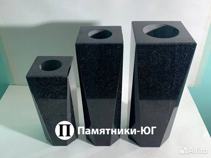 Ваза для цветов на кладбище