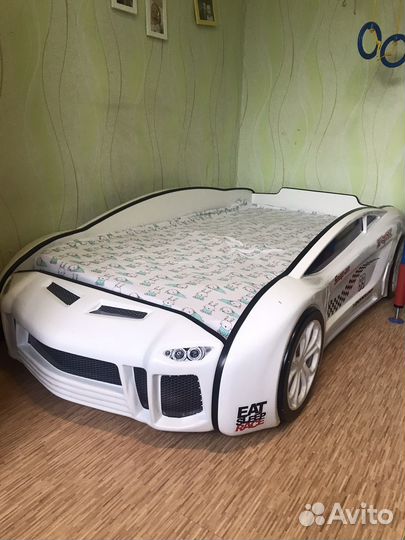 Детская кровать машина