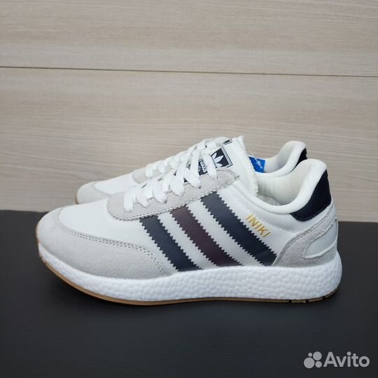 Кроссовки Adidas Iniki белые женские